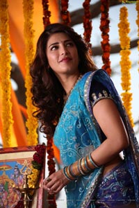 Shruti Hasan in Welcome Back