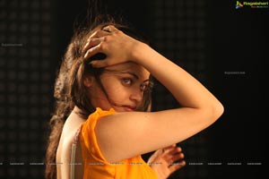 Sneha Ullal Action 3D Hot