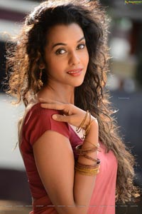 Tamil Heroine Anupriya Goenka