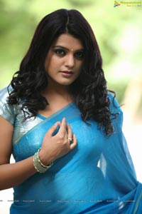 Tashu Kaushik in Blue Saree