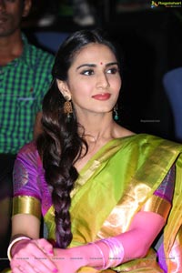 Vaani Kapoor looked no less than a diva in her silk saree, paired with a  silver embellished blouse. The… | Indian beauty saree, Stylish sarees,  Indian fashion saree