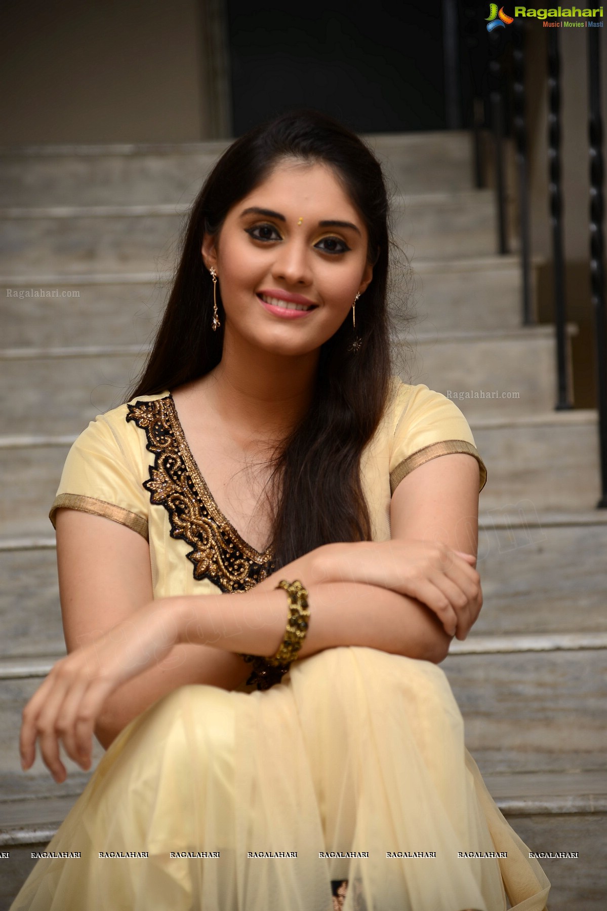 Surabhi posing in Churidar at Citizen (Ivan Veramathiri) Audio Release