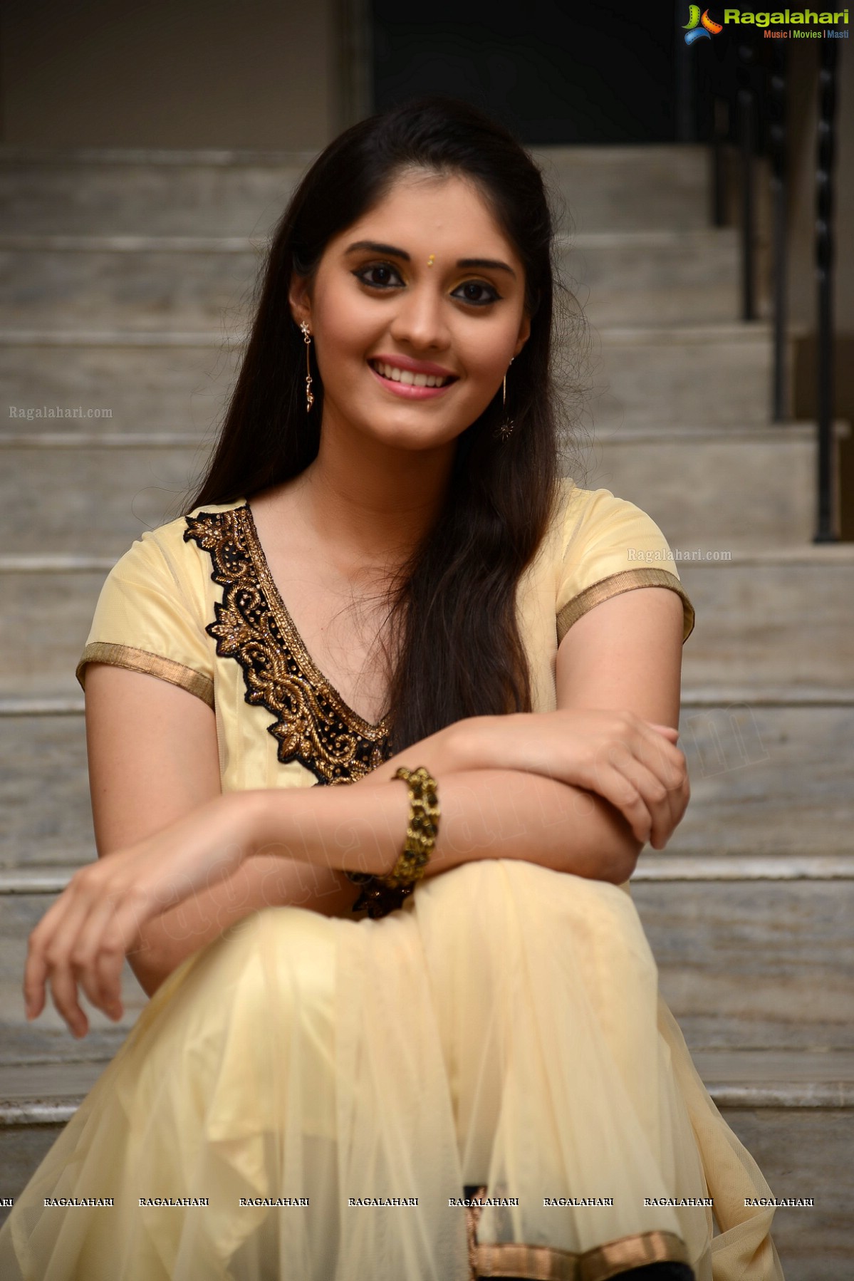 Surabhi posing in Churidar at Citizen (Ivan Veramathiri) Audio Release