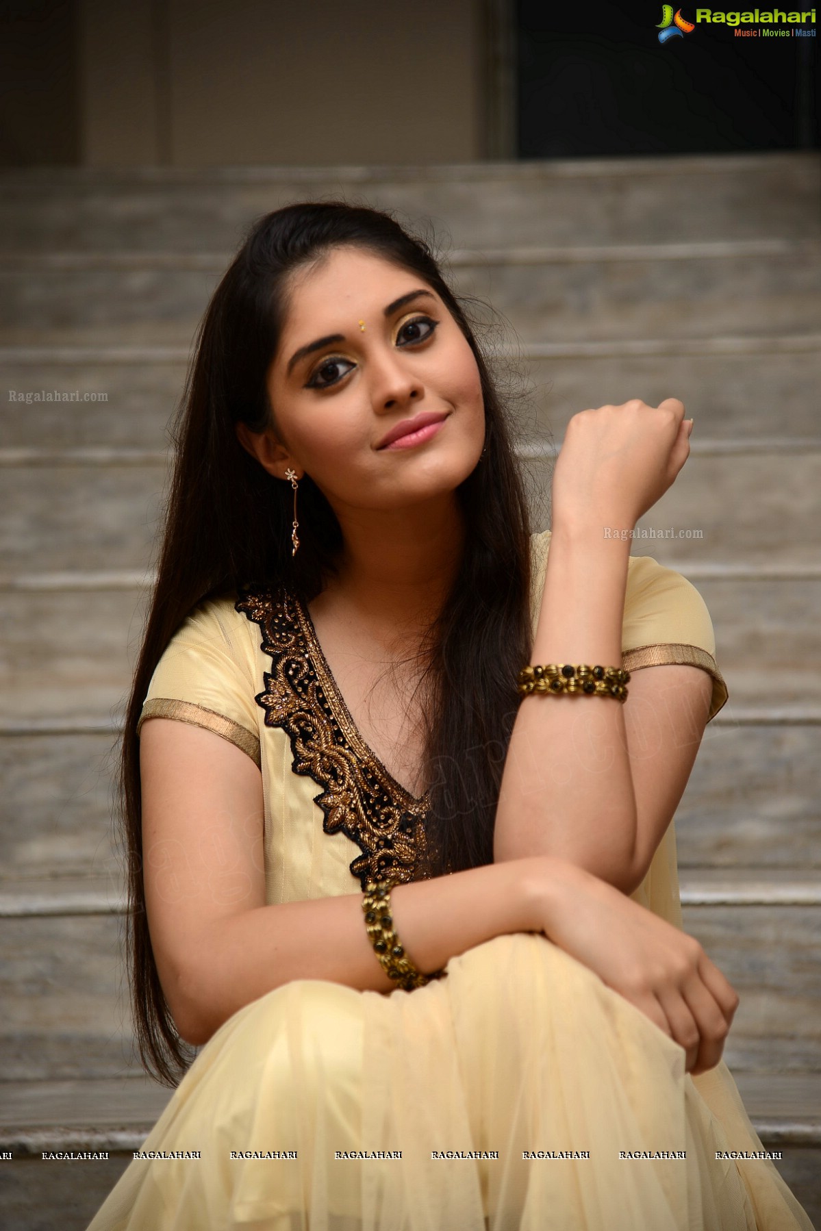 Surabhi posing in Churidar at Citizen (Ivan Veramathiri) Audio Release