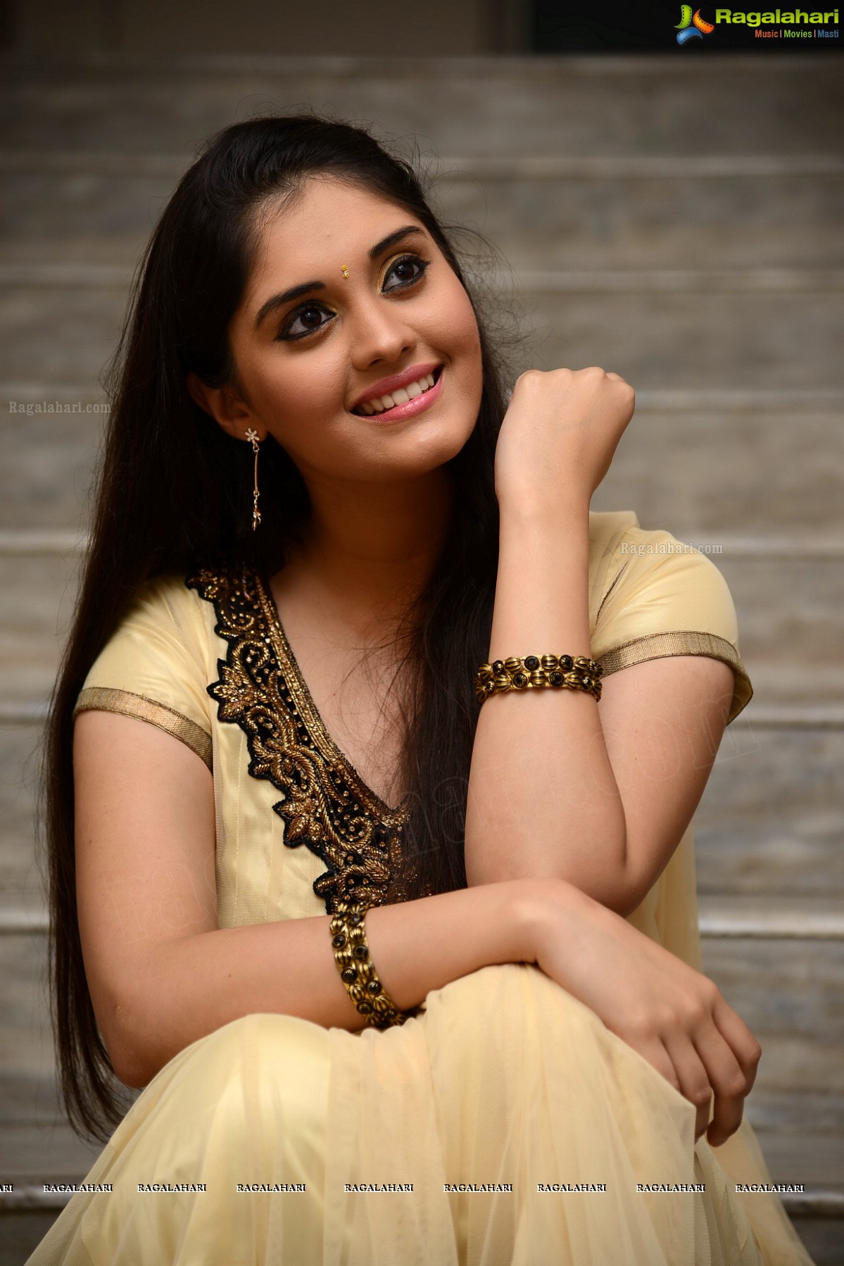 Surabhi posing in Churidar at Citizen (Ivan Veramathiri) Audio Release