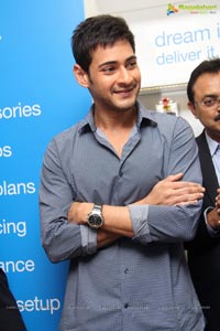 Mahesh Babu at Univercell Synch Store