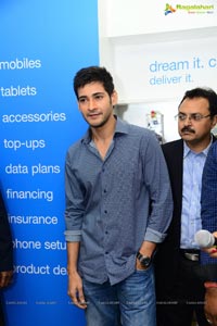 Mahesh Babu at Univercell Synch Store