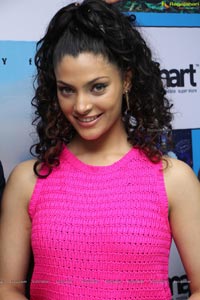 Rey Heroine Saiyami Kher