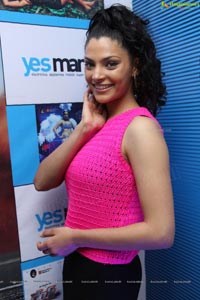 Rey Heroine Saiyami Kher