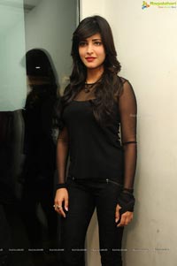 Shruti Haasan in Black Dress