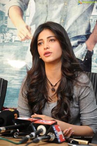 Shruti Hasan at Yevadu Success meet