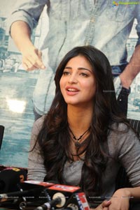 Shruti Hasan at Yevadu Success meet