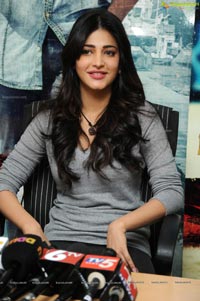 Shruti Hasan at Yevadu Success meet