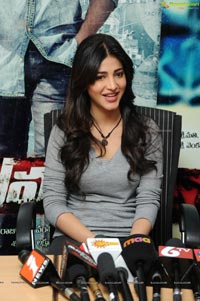 Shruti Hasan at Yevadu Success meet