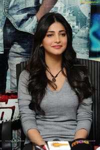 Shruti Hasan at Yevadu Success meet