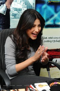 Shruti Hasan at Yevadu Success meet