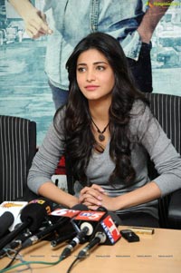 Shruti Hasan at Yevadu Success meet