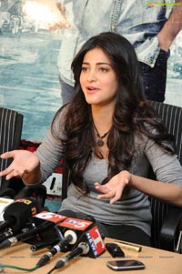 Shruti Hasan at Yevadu Success meet