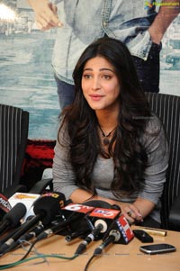 Shruti Hasan at Yevadu Success meet