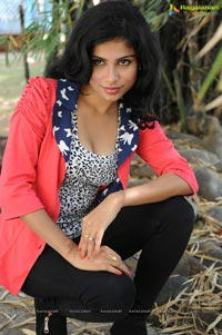 Vrushali Photos