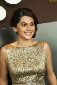 Taapsee IIFA Utsavam 2016