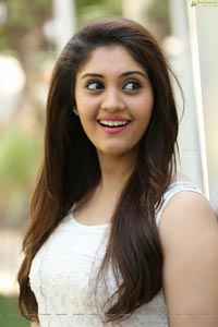 Heroine Surabhi HD Wallpapers