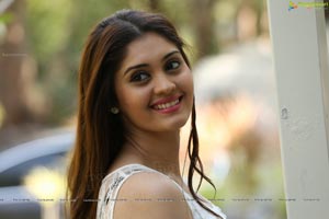 Heroine Surabhi HD Wallpapers