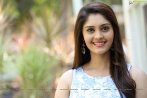 Heroine Surabhi HD Wallpapers