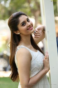 Heroine Surabhi HD Wallpapers