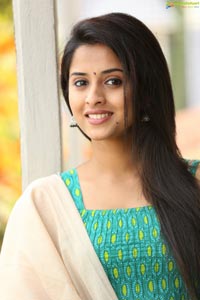 Arthana Binu Vijayakumar Photos