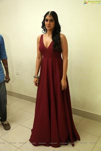 Regina Cassandra High Resolution Photos