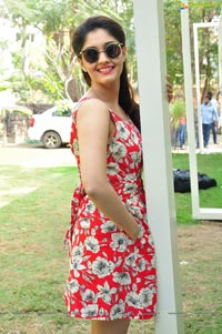 Pugazh Heroine Surabhi