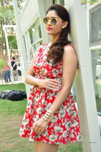 Pugazh Heroine Surabhi