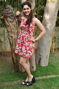 Pugazh Heroine Surabhi