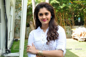 Velaiyilla Pattathari Heroine Surabhi Photo Gallery