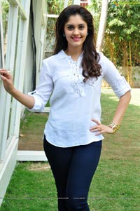 Velaiyilla Pattathari Heroine Surabhi Photo Gallery