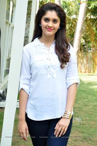 Velaiyilla Pattathari Heroine Surabhi Photo Gallery