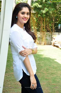 Velaiyilla Pattathari Heroine Surabhi Photo Gallery