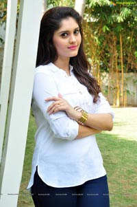 Velaiyilla Pattathari Heroine Surabhi Photo Gallery