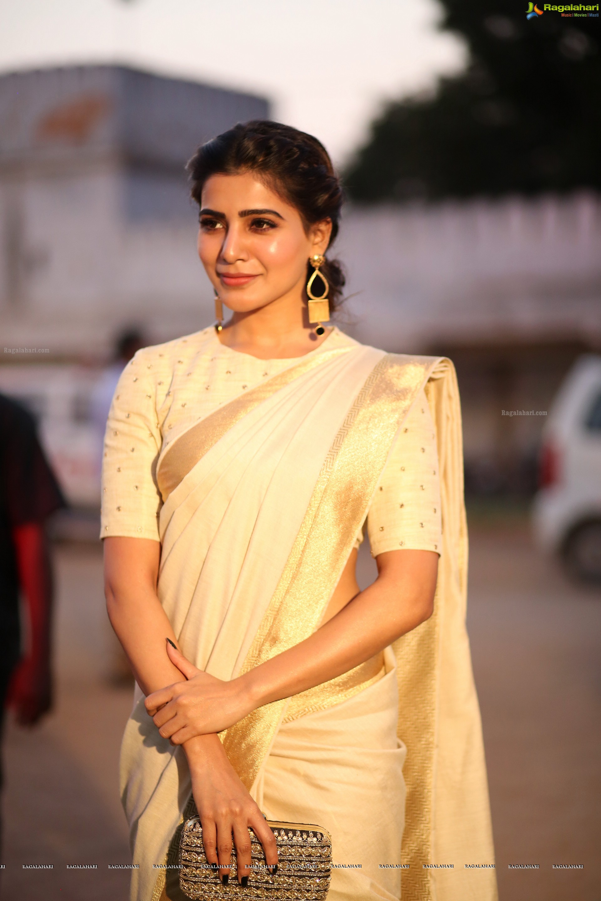 Samantha at Gudi Sambaralu 2017 at Sri Ramachandra Swami Temple