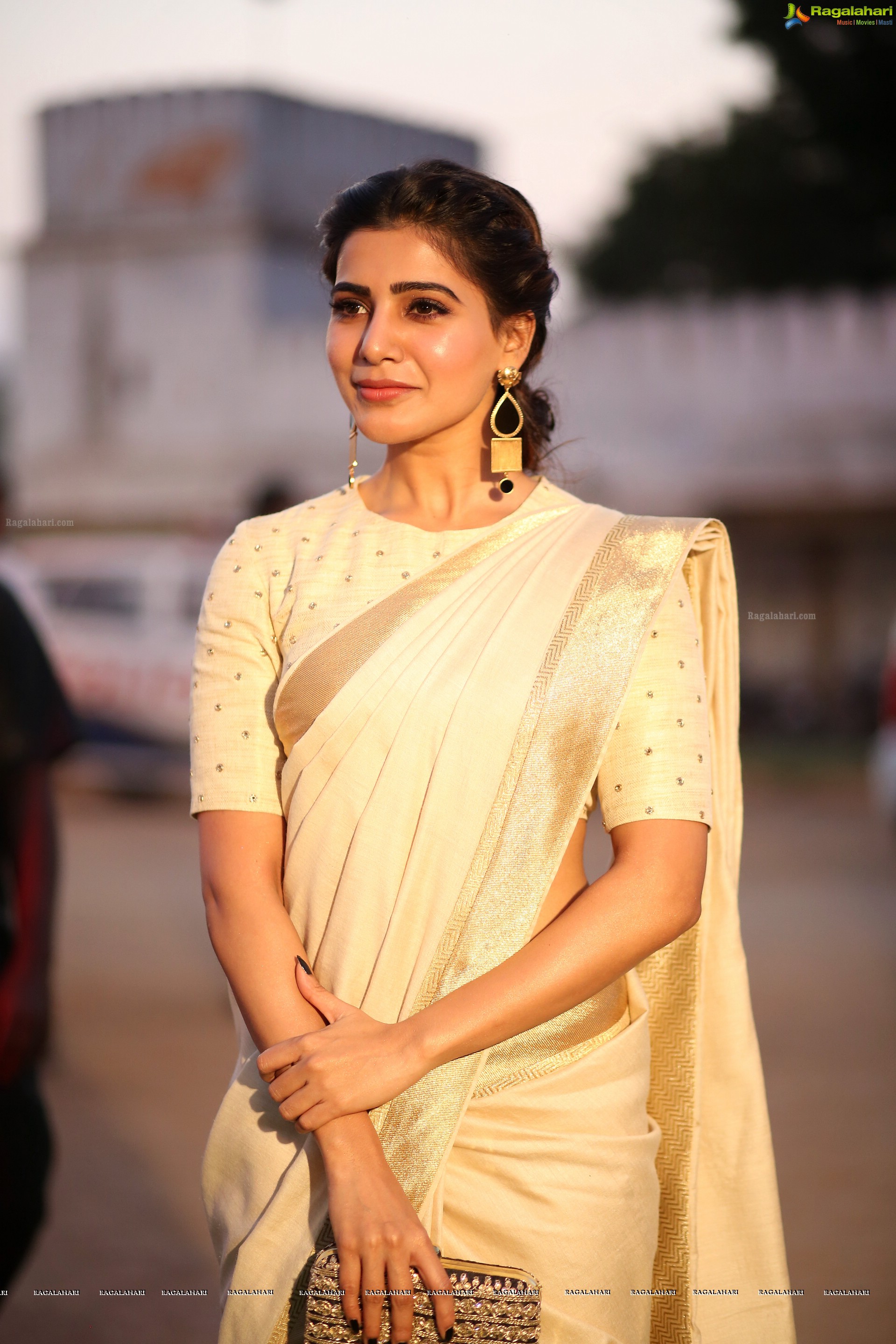 Samantha at Gudi Sambaralu 2017 at Sri Ramachandra Swami Temple