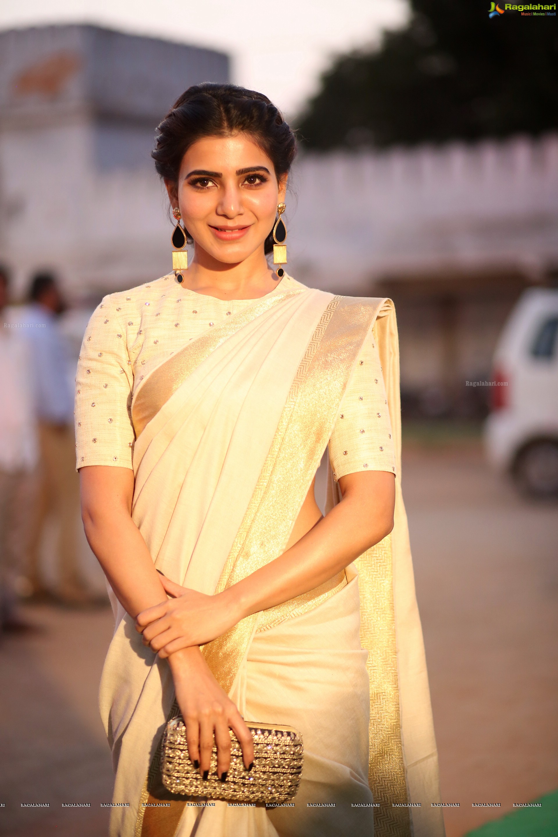 Samantha at Gudi Sambaralu 2017 at Sri Ramachandra Swami Temple