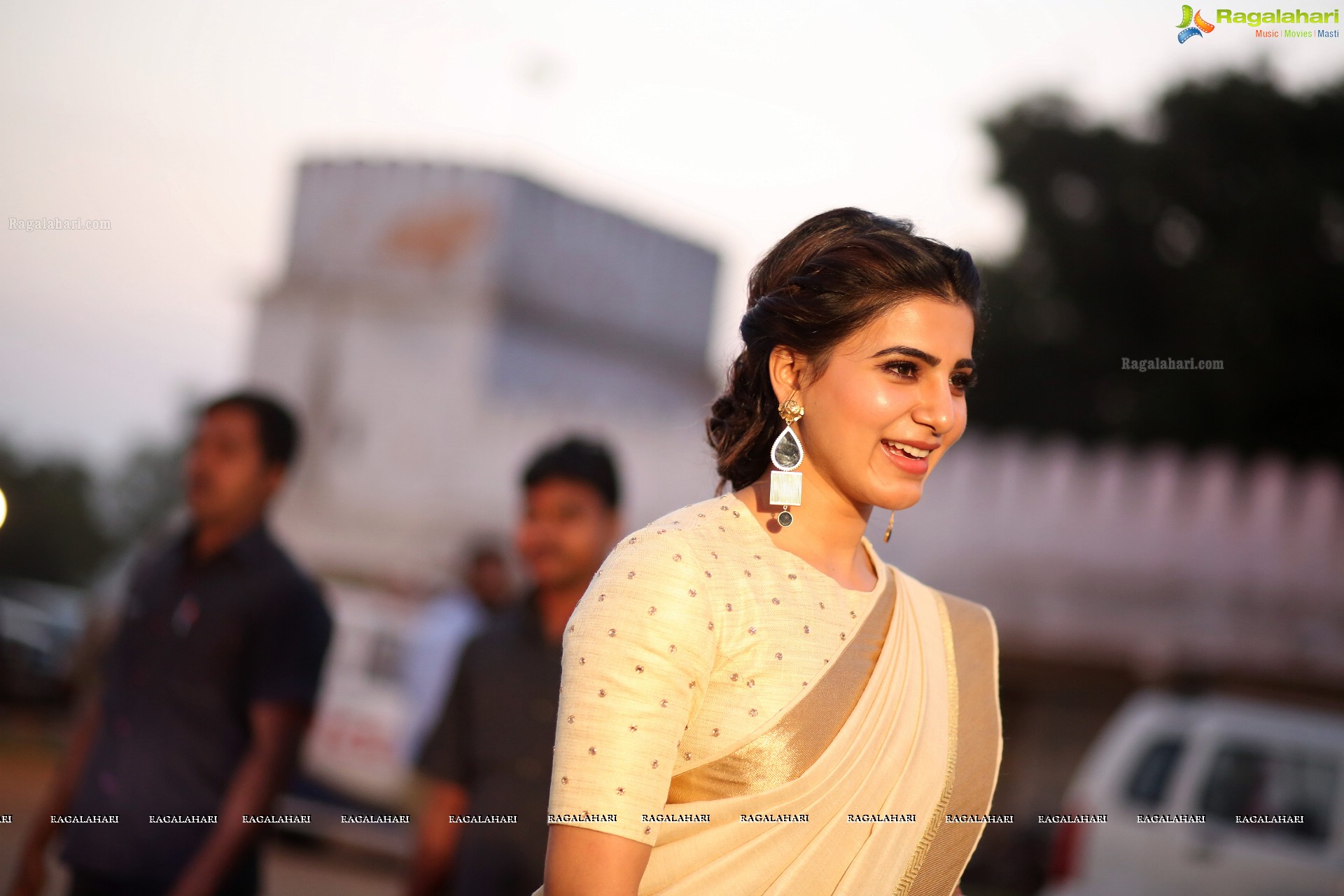 Samantha at Gudi Sambaralu 2017 at Sri Ramachandra Swami Temple