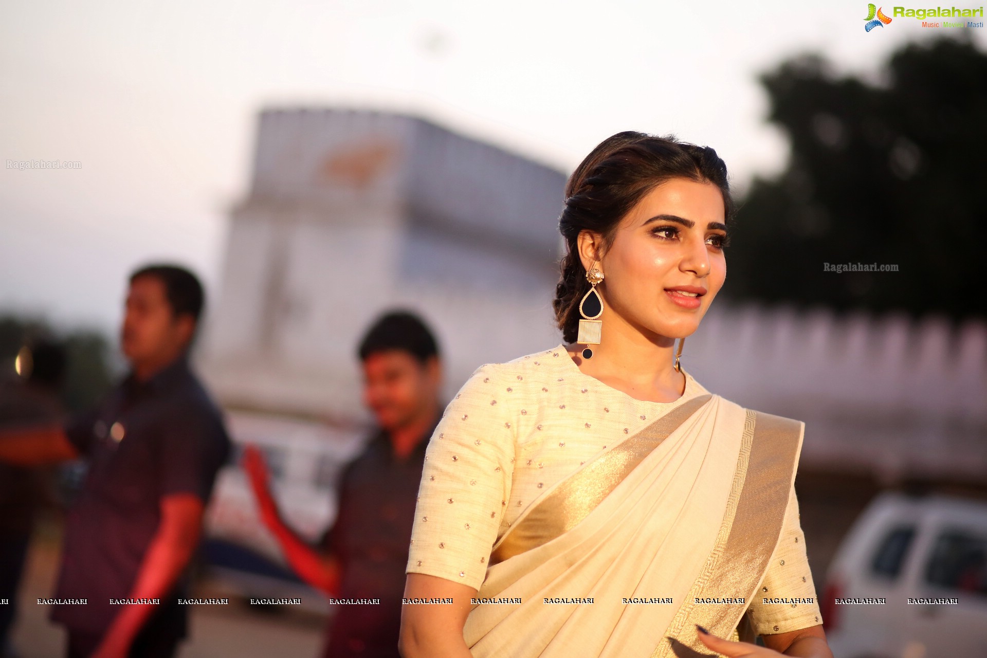 Samantha at Gudi Sambaralu 2017 at Sri Ramachandra Swami Temple