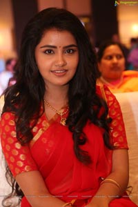 Anupama Parameswaran Photos