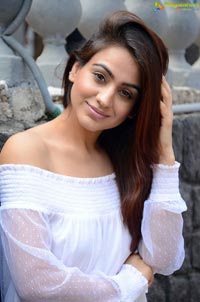 Aksha Pardasany Photos