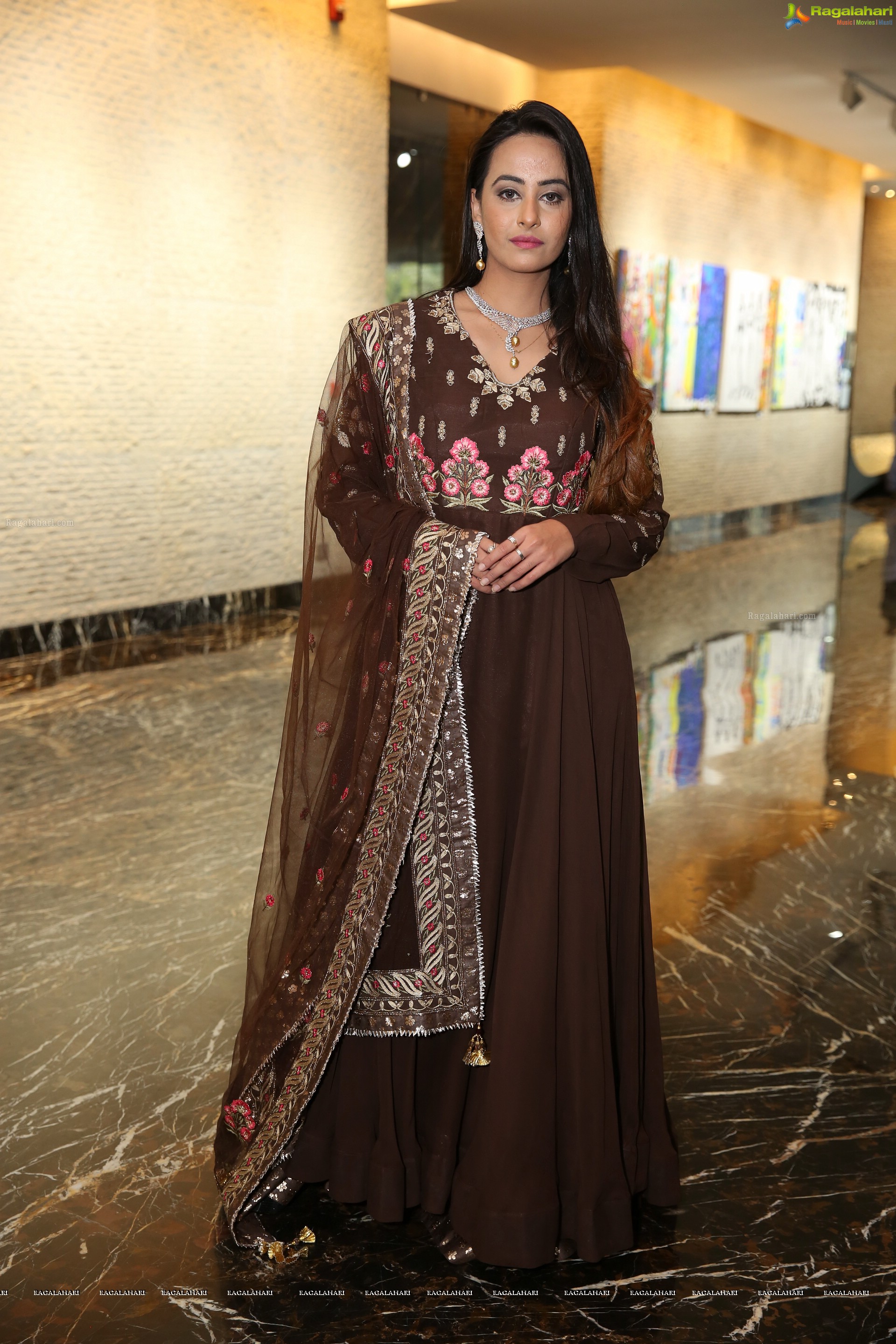 Ameeksha Pawar at Diva Galleria Jewellery Fashion Show (High Definition)