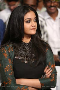 Thaanaa Serndha Koottam Actress Keerthy Suresh Photos