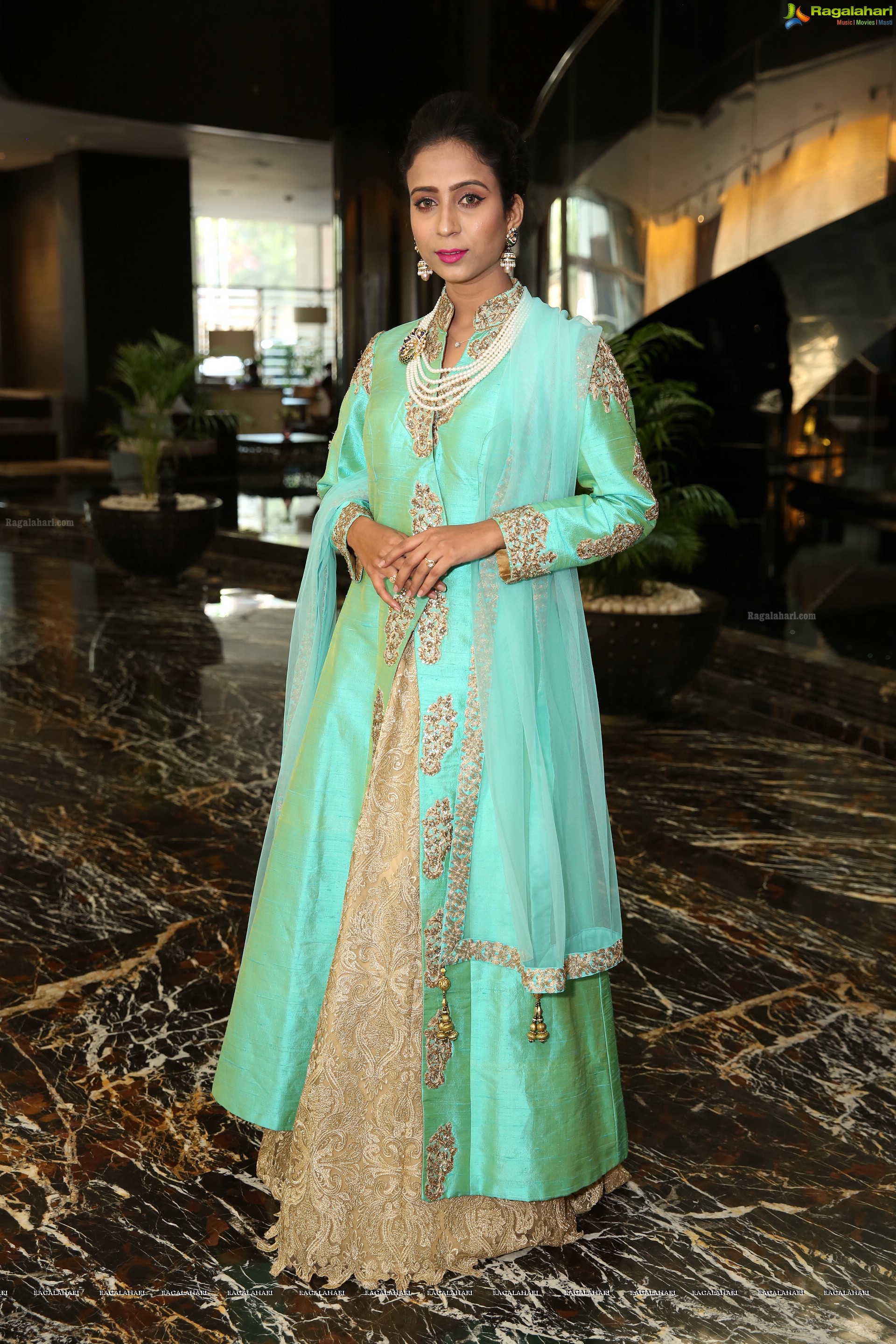 Vidya Indurkar at Diva Galleria Jewellery Fashion Show (High Definition)