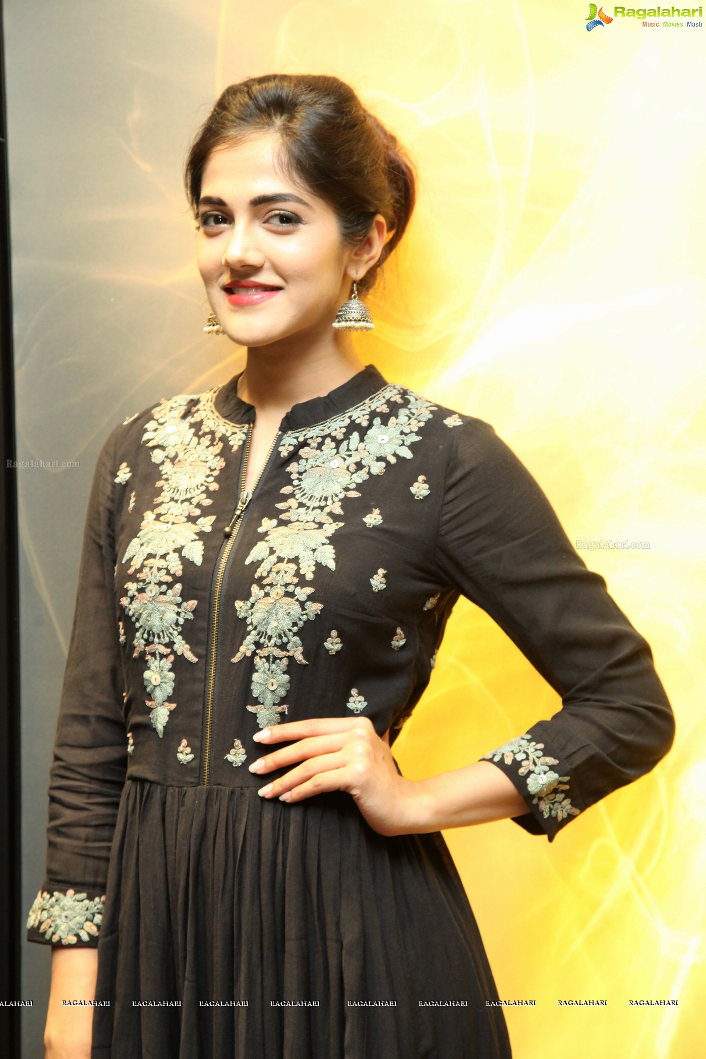 Simran Choudhary at Bajaj Electronics Bumper Draw (Posters)